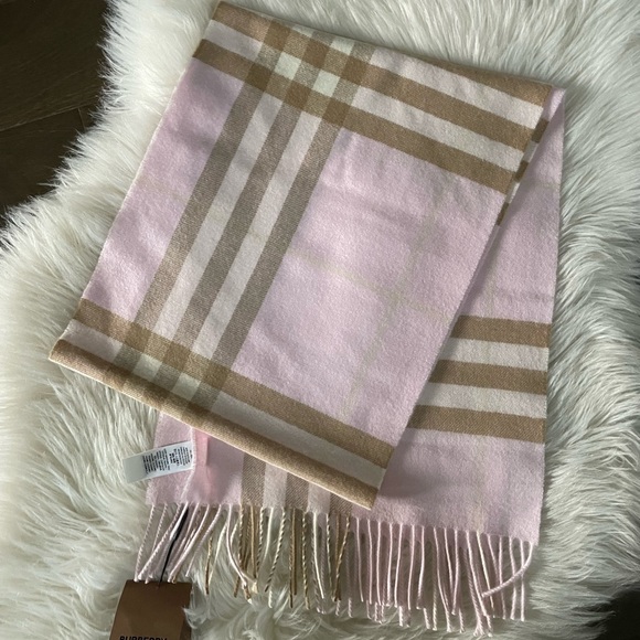 Burberry Giant check cashmere scarf - Picture 2 of 9